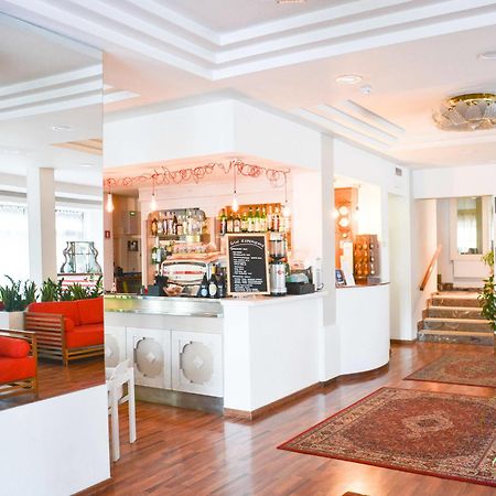 Hotel Vergilius Riccione Exterior foto