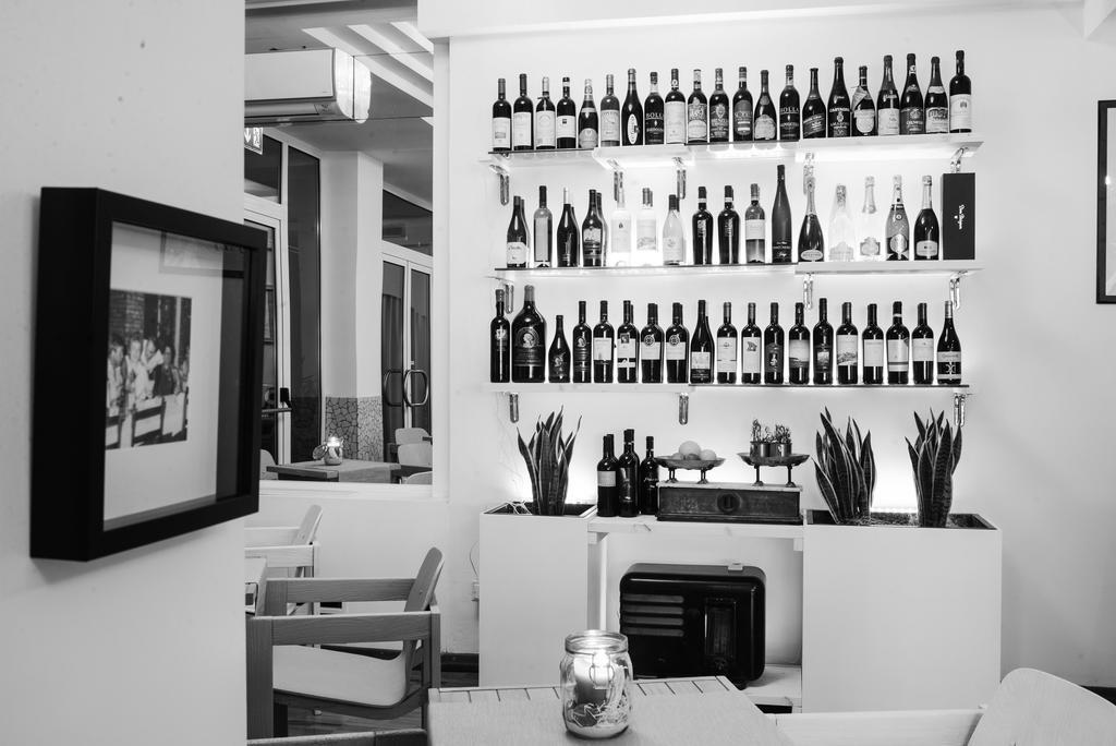 Hotel Vergilius Riccione Exterior foto