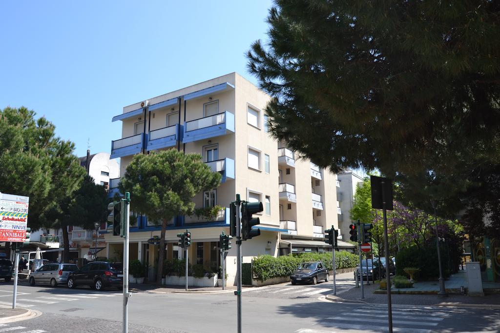 Hotel Vergilius Riccione Exterior foto