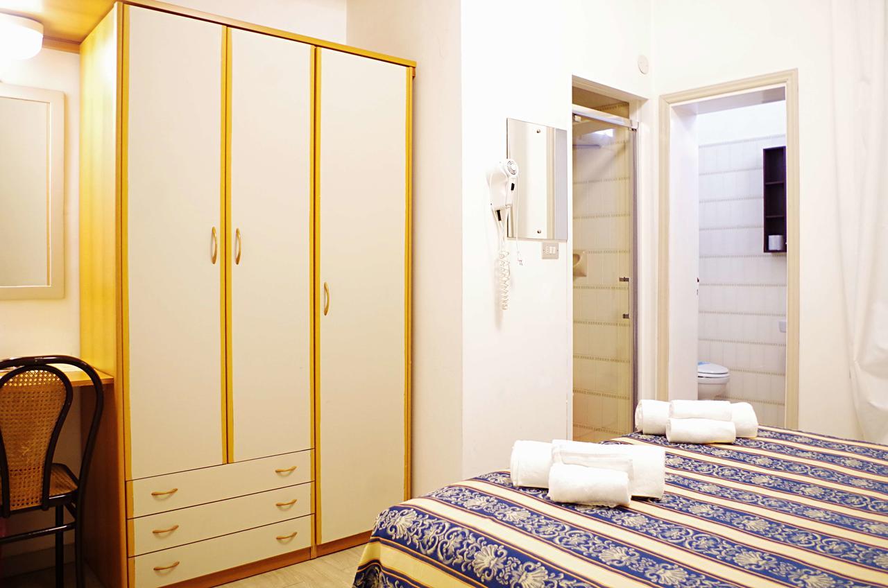 Hotel Vergilius Riccione Exterior foto