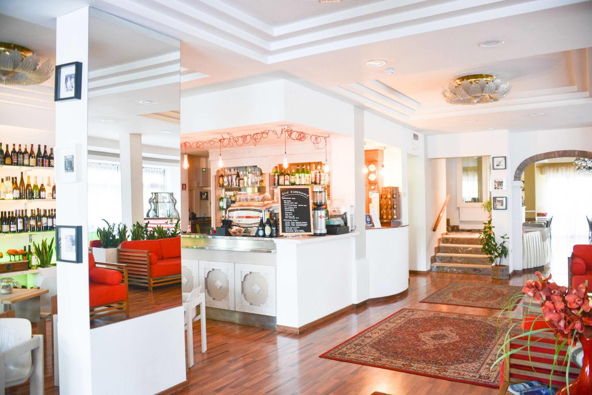 Hotel Vergilius Riccione Exterior foto